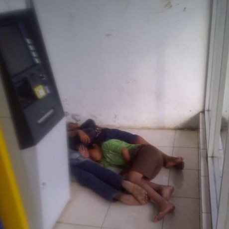 4 Anak yang Tidur Pulas di Dalam ATM Center Kemungkinan Menginap