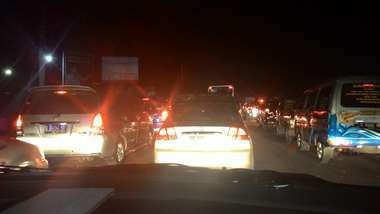 Jembatan Comal Buka Tutup, Kepadatan Kendaraan 10 Km Arah Jakarta