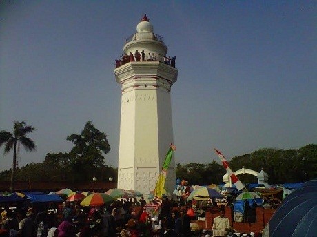 Libur Lebaran, Puluhan Ribu Peziarah Padati Wisata Religi di Banten