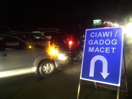 Lalin Padat Merayap, Puncak Arah Jakarta Diberlakukan Satu Arah