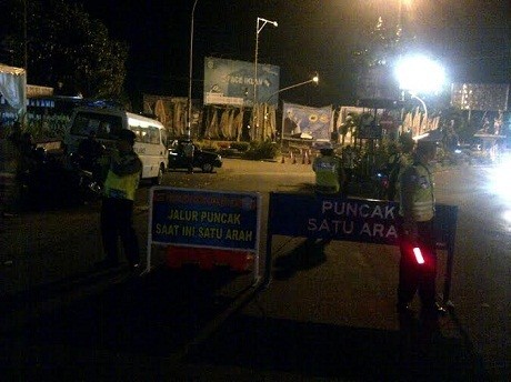 Sistem Satu Arah 7 Jam Diberlakukan, Jalur Puncak Masih Macet