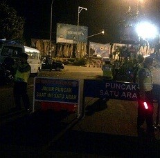 Sistem Satu Arah 7 Jam Diberlakukan, Jalur Puncak Masih Macet