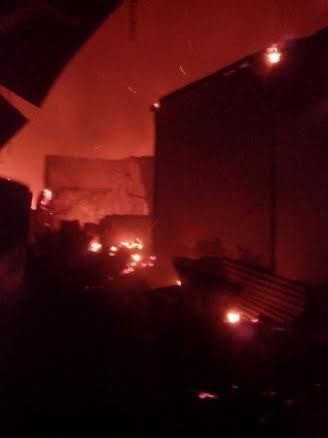 Kebakaran Ludeskan Ratusan Kios Pasar Paserpan, Pemicu Korsleting Listrik