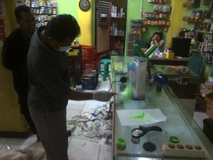 Konter di Situbondo Digasak Maling, Seribuan Smartphone Amblas