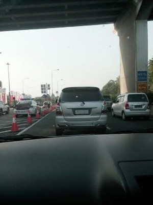 Cegah Macet, Polisi Berlakukan Sistem Buka-Tutup di Rest Area Cipularang