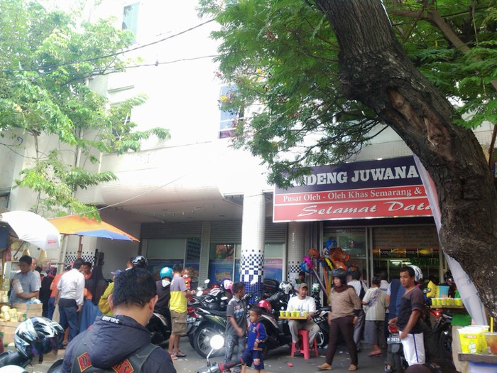 Jelang Arus Balik, Pusat Oleh-oleh di Semarang Ramai Pengunjung