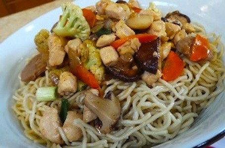 Mie Bangka atau Yamien Enak Bisa Diracik Sendiri