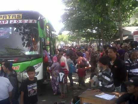 Bus-bus Terjebak Macet, Ratusan Penumpang Menumpuk di Terminal Giwangan Yogya