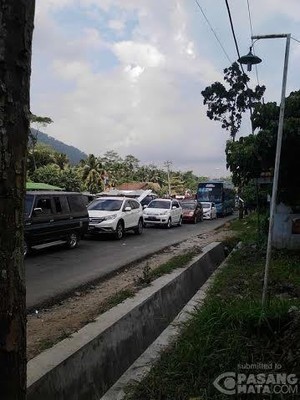 Cilacap Arah Tegal Macet Parah di Kedua Arah