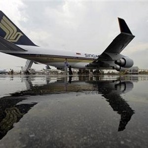 Laba Singapore Airlines Anjlok 71,4%, Apakah Imbas Hilangnya MH370?