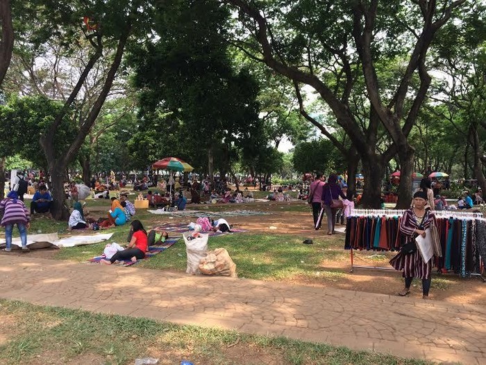 Tak Kapok Razia Satpol PP, PKL Tetap Buka Lapak di Monas Demi Perut