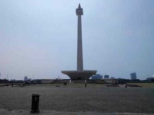 Satpol PP DKI Kembali Lakukan Razia PKL di Monas Hari Ini