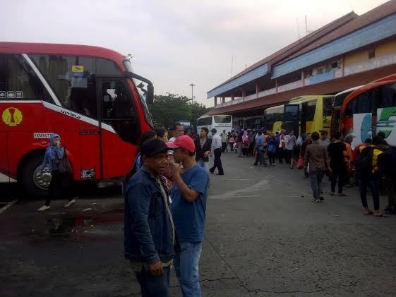 Ribuan Pemudik Mulai Berdatangan di Terminal Bus Kampung Rambutan