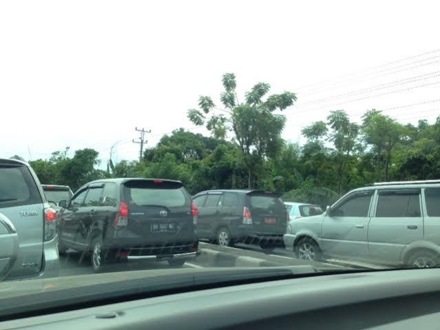 Pengguna Jalan Saling Serobot, Pemalang Arah Jakarta Macet Panjang