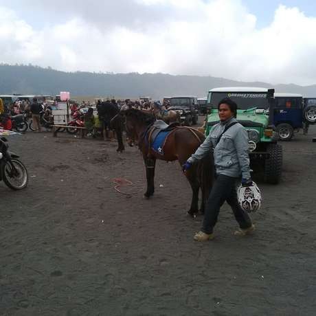 Libur Lebaran Berkah bagi Pemilik Rental Jeep di Gunung Bromo