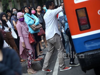 Hari Pertama Kerja, Jakarta Kembali Sibuk