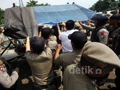 Pembongkaran Bangunan Liar di Tanah Abang