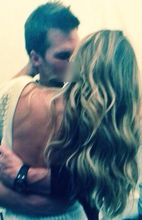 Suami Ultah, Gisele Bundchen Unggah Foto Intim