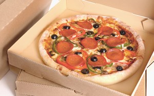 Bbrrr.. Pesanan Pizza Diantar Langsung dengan Jet Ski