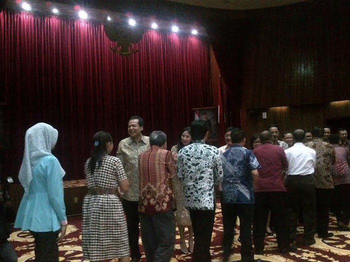 Hari Pertama Usai Libur Lebaran, CT Temui Pegawai Kemenko Perekonomian