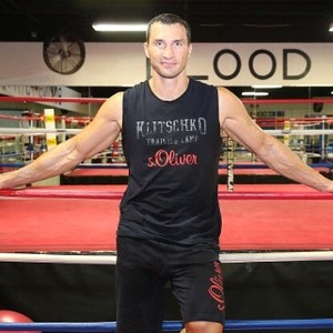 Duel di Restoran, Wladimir Klitschko Siram Shannon Briggs