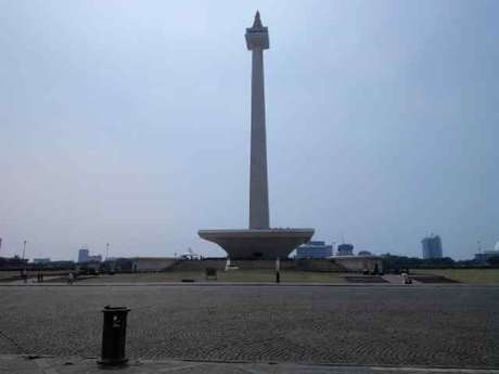 TNI Bantah Anggotanya yang Kena Razia Satpol PP di Monas Bekingi PKL