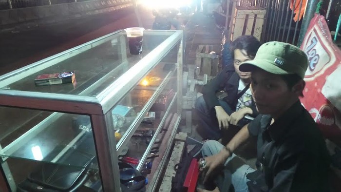 Suka Duka Budeng, Mulai Dibilang Stres Hingga Raup Untung dari Batu Akik