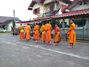 Geliat Pagi Para Biksu di Muang Xai, Laos