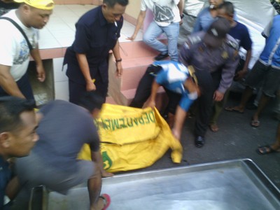 Mayat Pria Tanpa Identitas Ditemukan Mengapung di Sungai di Semarang