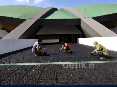 Gedung Kura-kura Dibersihkan
