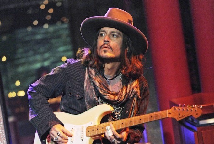 Johnny Depp Hadir di Album Terbaru Bob Dylan