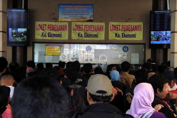 2,5 Juta Tiket KA Arus Balik Ludes Sampai 18 Agustus 2014