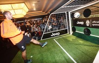 Pemain Juventus Giorgio Chiellini menghadiri peluncuran model terbaru dari mobil ikonik asal Amerika Serikat All New Jeep Cherokee 2.4 liter di Indonesia.