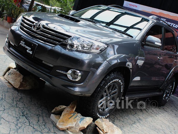 Toyota Luncurkan Fortuner G 4X4 VNT