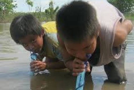 Di Negara Ini Angka Kematian Bayi Diturunkan dengan Sedotan dan Botol Plastik