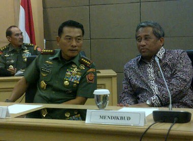 Kemendikbud Ajak TNI Perangi Kebodohan di Daerah Perbatasan