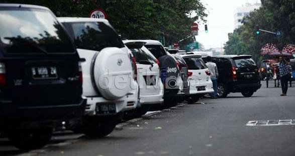 Ahok Ingin Denda Rp 500 Ribu Bagi yang Parkir Sembarangan