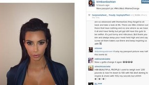 Cuma Kim Kardashian yang Bisa Punya Foto Paspor Seperti Ini
