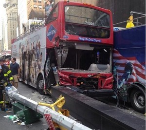 Tabrakan 2 Bus Tingkat di New York Times Square, 14 Orang Luka-luka