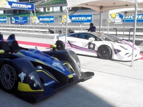 Serunya Mengendarai Mobil Balap di Sirkuit Sepang