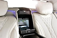 Boks pendingin yang tergabung dengan jok belakang membantu minuman para presiden tetap dingin. (dok. Mercedes-Benz)