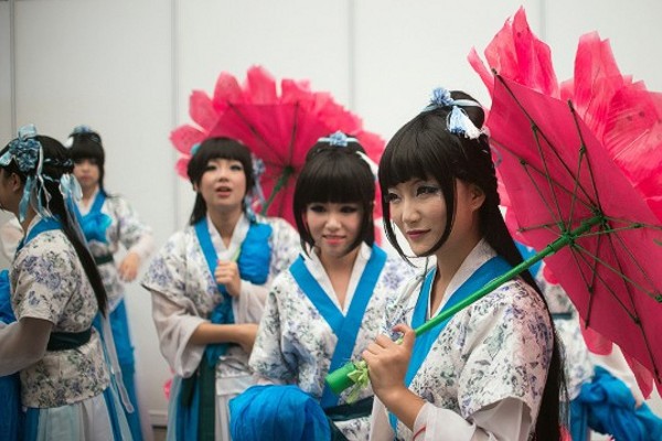 Ketika Cosplay Cewek Seksi di China Menghibur Turis