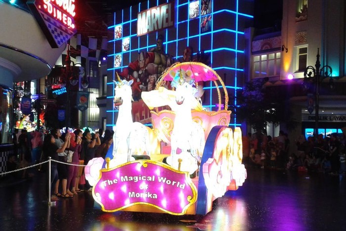 Meriahnya The Magical Parade of Zoo Crew, Trans Studio Bandung