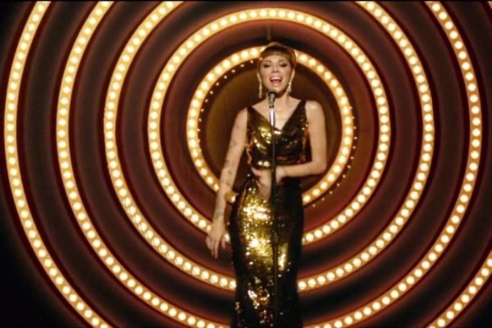 Kisah Hidup Christina Perri di Video Klip Burning Gold