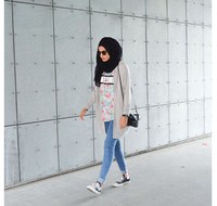 Hijaber Kekinian Dengan Mix N Match Celana Kulot