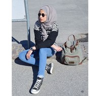 Hijab Style Gaya Simple untuk Hangout Ala Zizi Hijabers Hijab Style Gaya Simple untuk Hangout Ala Zizi Hijabers