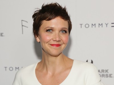 Maggie Gyllenhaal Fresh Berlipstik Merah