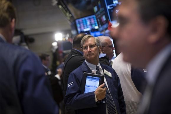 Ketegangan di Ukraina Memanas, Wall Street Jatuh ke Zona Merah