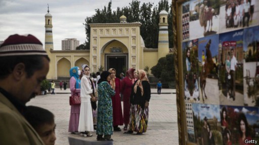 Pria Berjenggot dan Perempuan Berjilbab Dilarang Naik Bus di Xinjiang