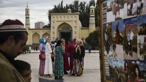 Pria Berjenggot dan Perempuan Berjilbab Dilarang Naik Bus di Xinjiang